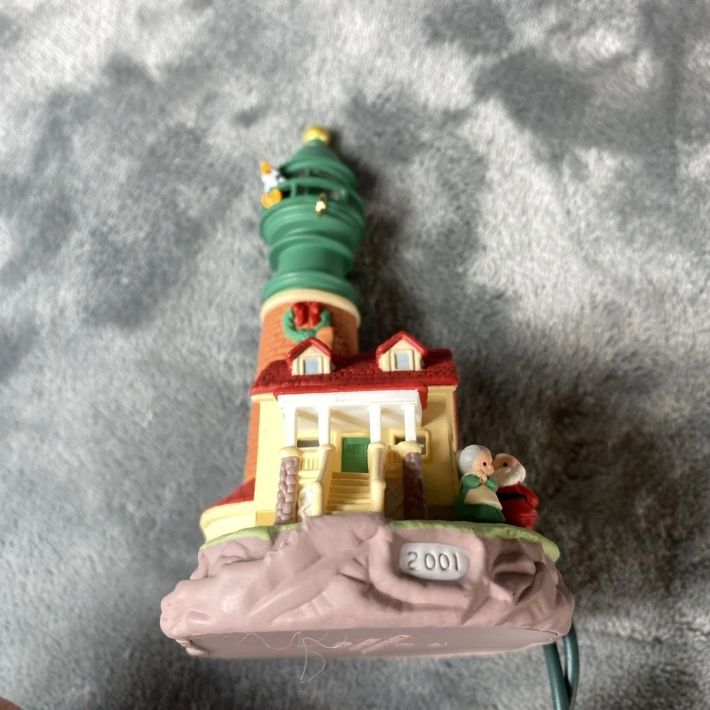 Hallmark Keepsake Magic Ornament Lighthouse Greetings 5th In The Series2001 Aa10